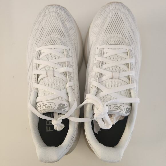 New Balance Women's W1080V13 Running Shoe, White/Silver Metallic, 5.5 - Picture 6 of 8